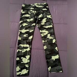 LULULEMON FAST FREE HIGH RISE CROP 23" LEGGINGS, HERITAGE 365 CAMO CRISP…